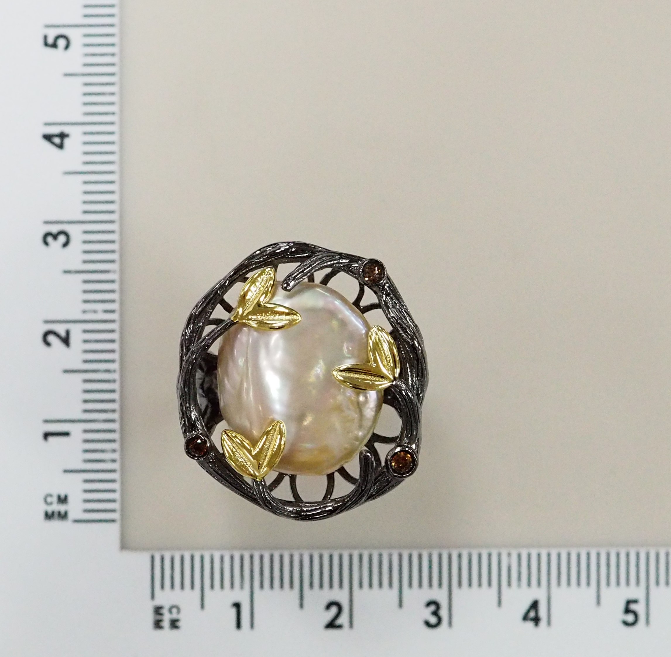 Серебряное кольцо с розовым жемчугом Барокко